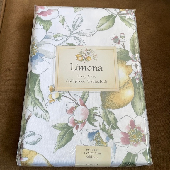 Other - Limona Tablecloth Lemons  Floral Leaves Yellow White 60 x 104” NEW